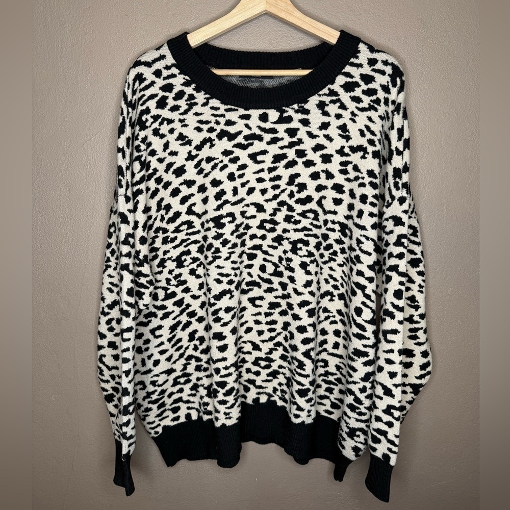 T Tahari Woman Cheetah Print Crew Neck Sweater Size 1X Baddie Cozy Eclectic Chic - Picture 3 of 16